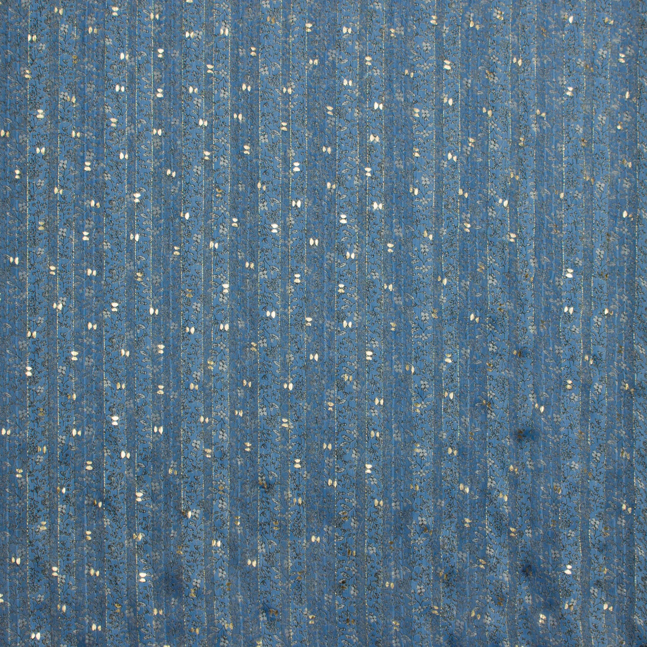Voile blauw met bloempjes, goudvlokjes en een glinsterend draadje